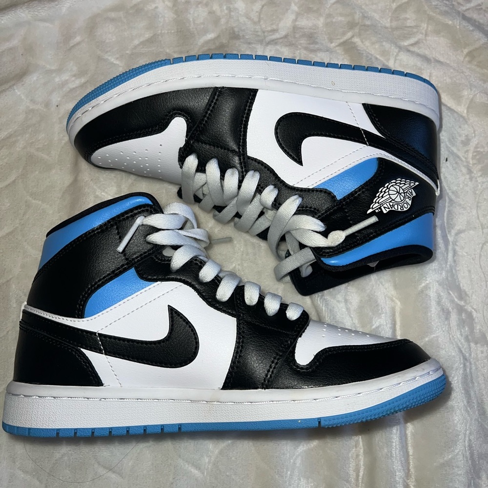 Jordan 1 Mid